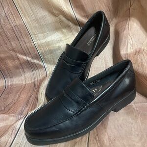 Bostonian Shoes Men’s Penny Loafer Color: Black | Size: 10 wide